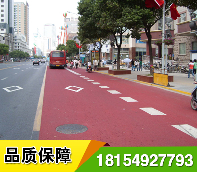 公交車(chē)專用道廣泛應(yīng)用于:城市公交車(chē)專用道,公交港灣,高架橋的坡道,陡坡,急彎,交叉路口交通警示減速帶,防滑帶,斑馬線,環(huán)島等.